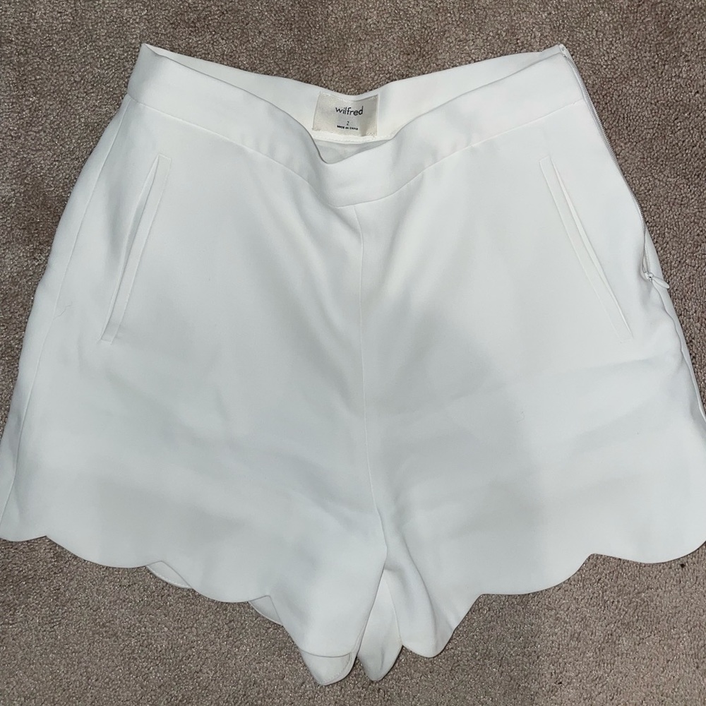 Aritzia Wilfred Scalloped Shorts